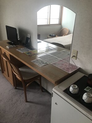 Twin Room | In-room safe, desk, free WiFi, bed sheets - Daikokuya Ryokan (Hakodate)