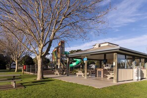 Área de juegos infantiles al aire libre