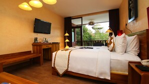 Temple View Suite | Minibar, coffres-forts dans les chambres, bureau, Wi-Fi gratuit