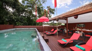 Outdoor pool, a rooftop pool - Petit Hotel Bali (Ubud)