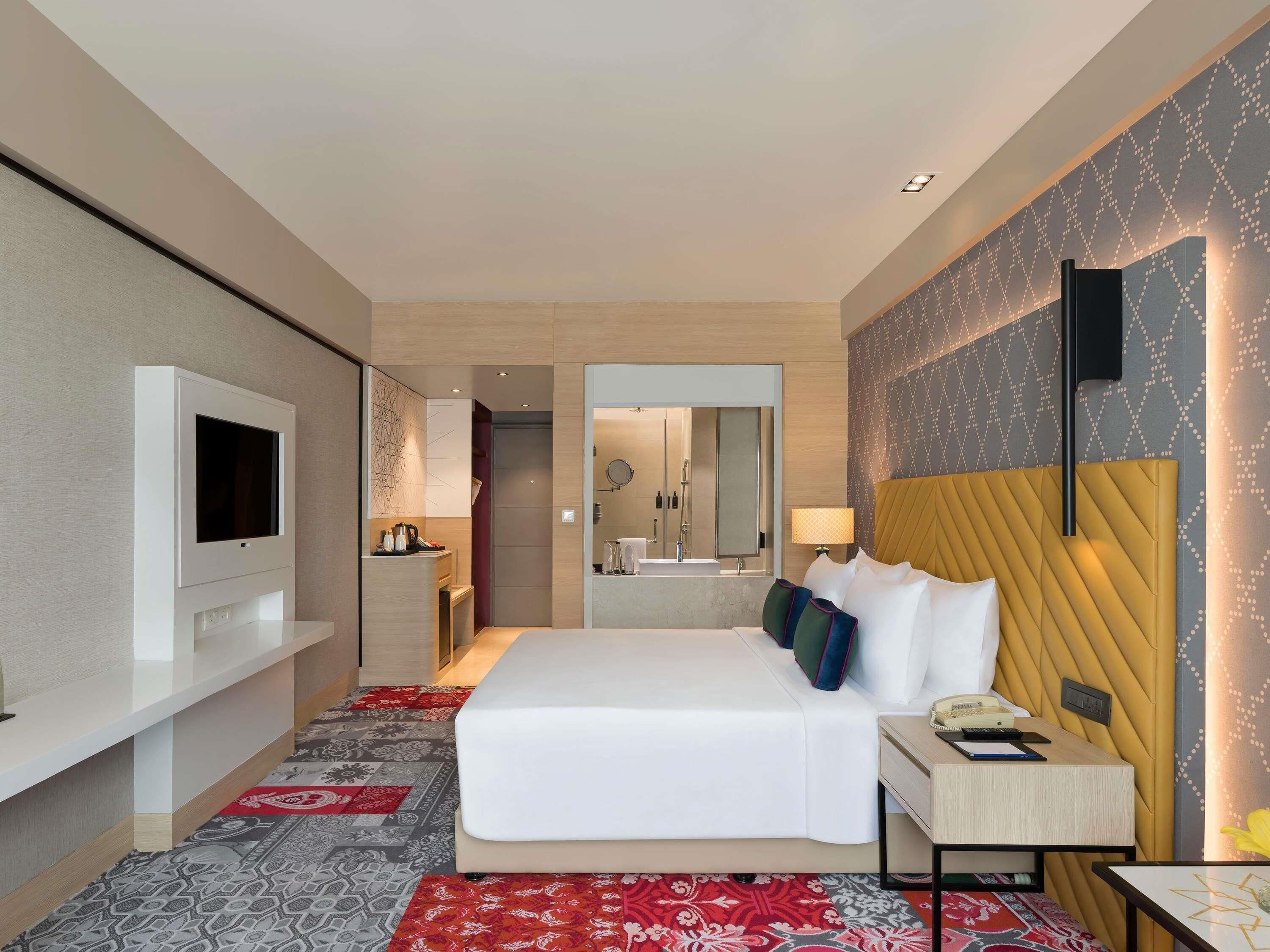 Premium bedding, Tempur-Pedic beds, minibar, in-room safe