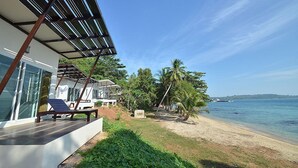 A beachfront property with a covered outdoor seating area, a pool, and a view of the sea. - AoPong Resort (Ko Mak)