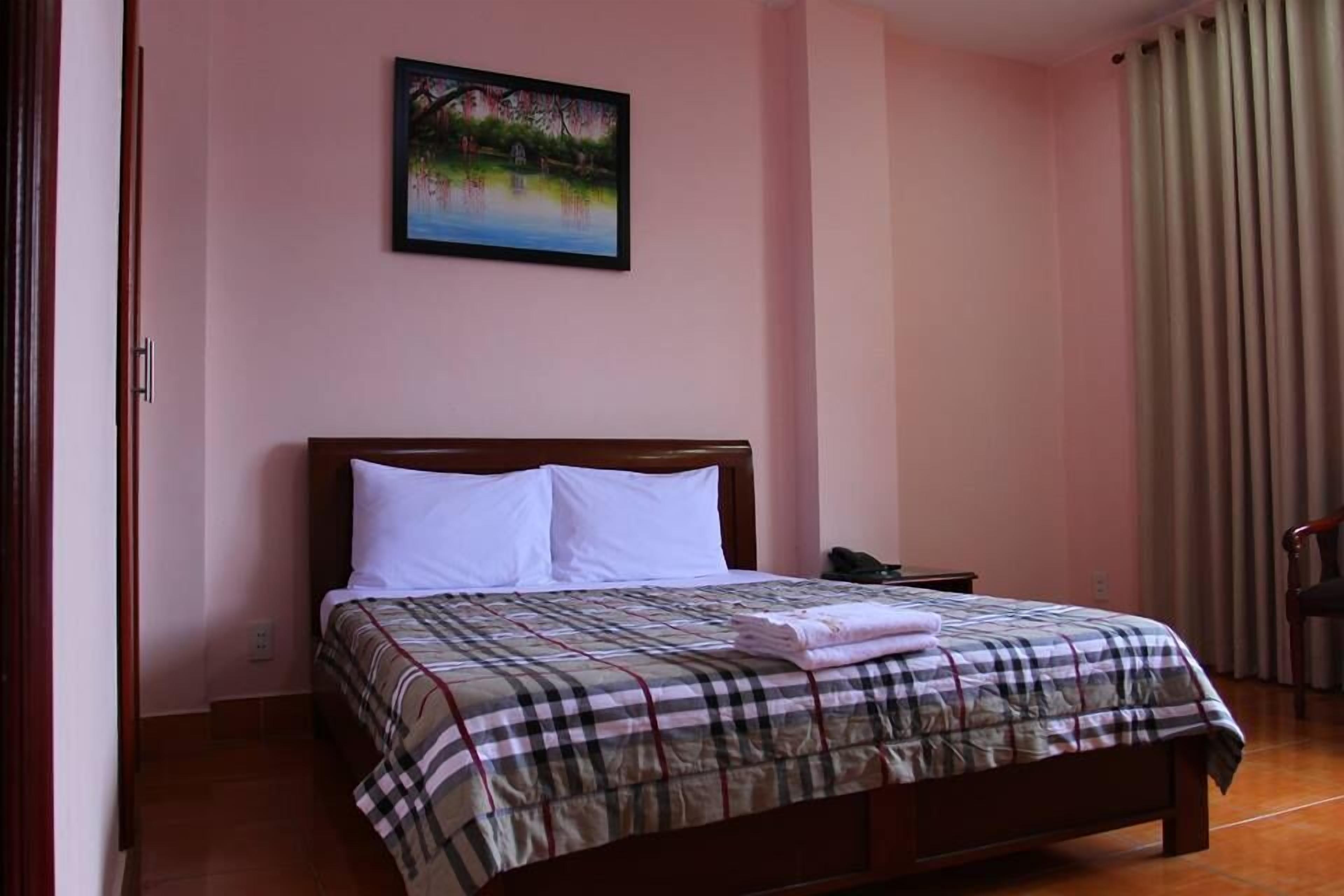 Minibar, desk, free WiFi