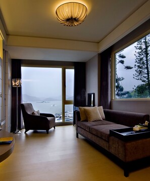 Classic Double Room, Lake View Front Seat