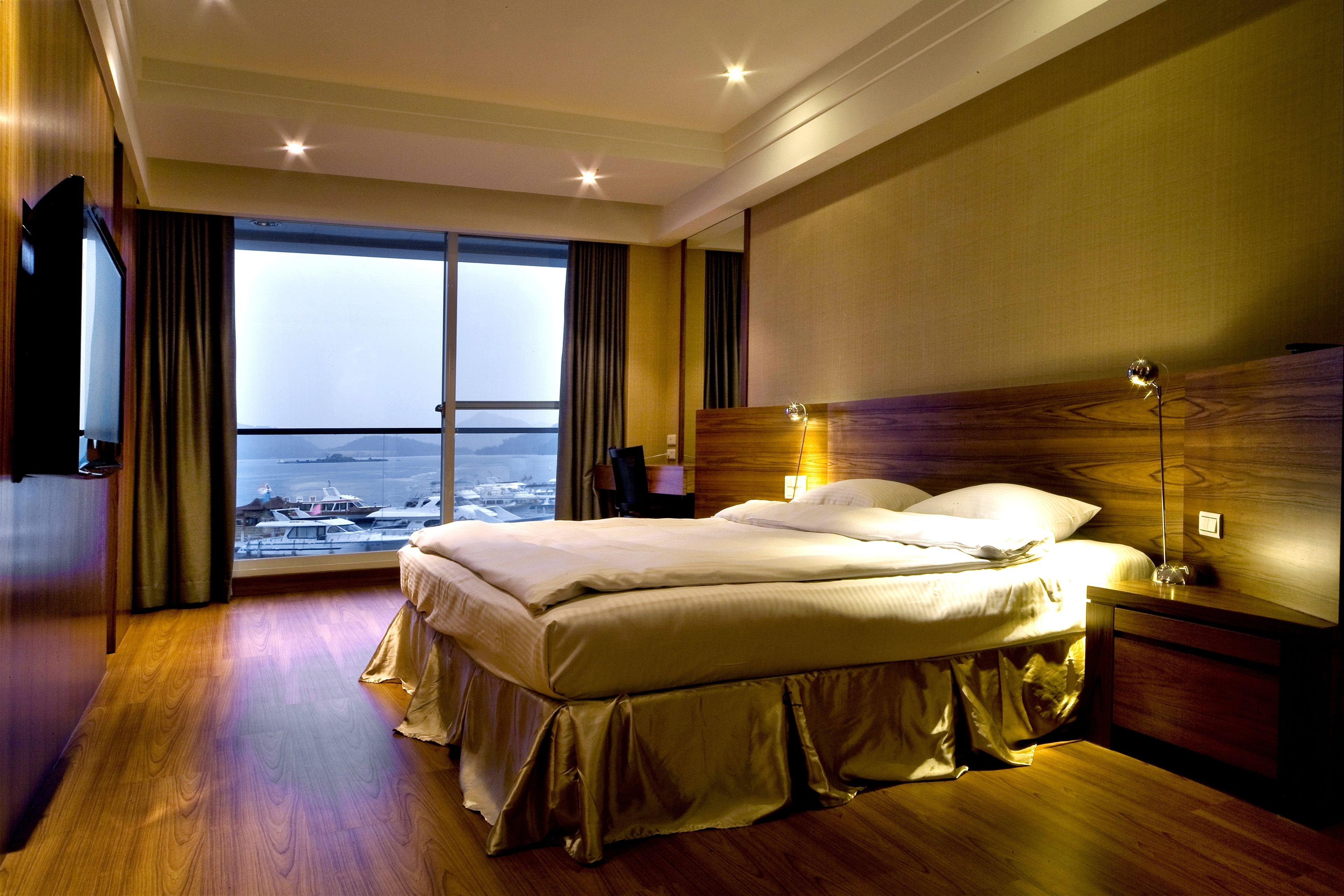 elite double room, lake view front seat | 1 bedroom, desk, blackout curtains, soundproofing