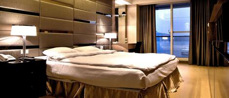 Doppia Elite, vista lago | 1 camera, una scrivania, tende oscuranti, insonorizzazione