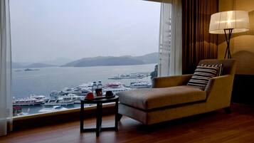 Premium Double Room, Lake View Front Seat | 1 bedroom, desk, blackout drapes, soundproofing
