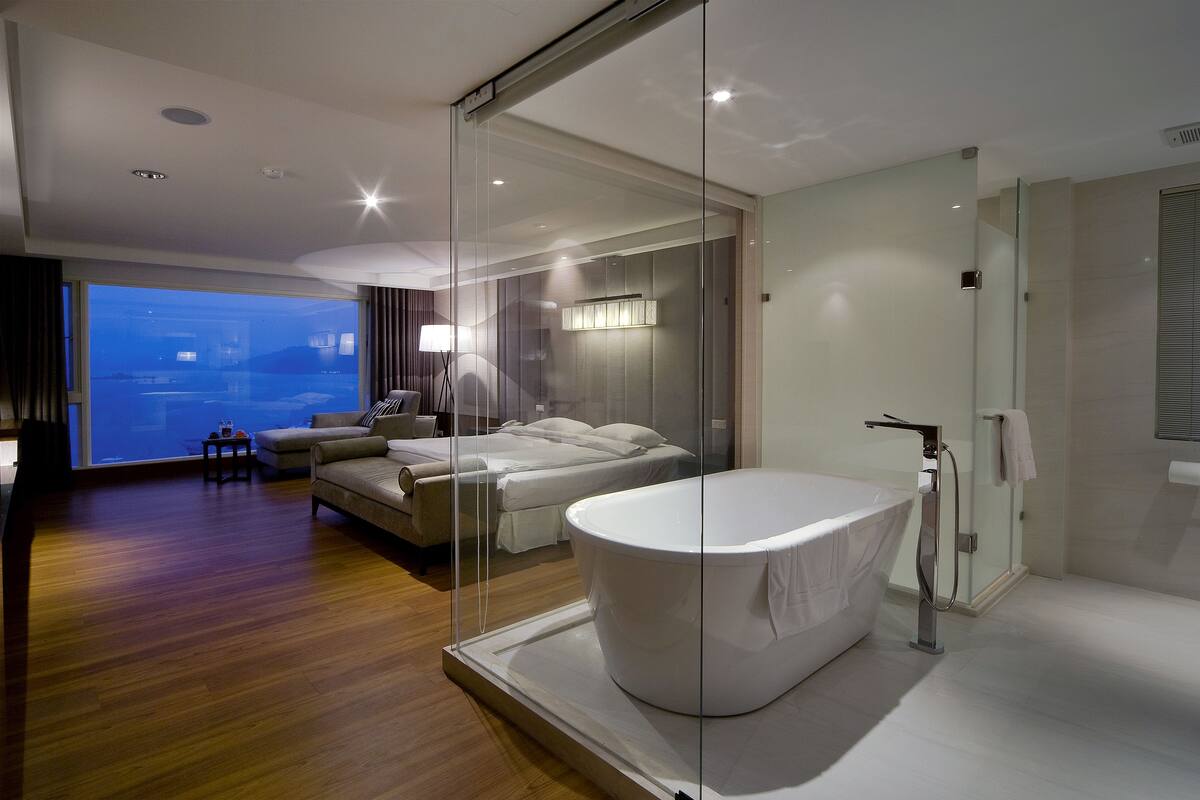 premium double room, lake view front seat | 1 bedroom, desk, blackout curtains, soundproofing