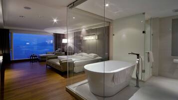 1 bedroom, desk, blackout curtains, soundproofing