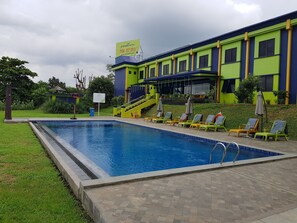 Outdoor pool, open 10 AM to 8 PM, pool umbrellas, pool loungers - PrimeBiz Hotel Karawang (Cikampek)