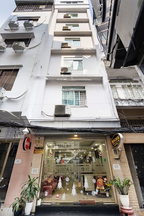 Front of property - Hoang Hoang Hotel (Ho Chi Minh City)