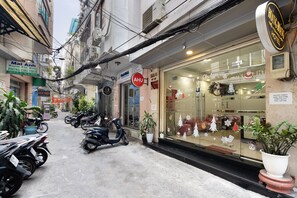 Vista frontal de la propiedad