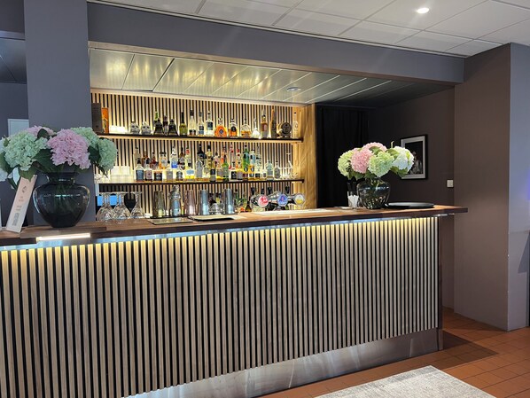 บริการอาหารเย็น, อาหารท้องถิ�่น