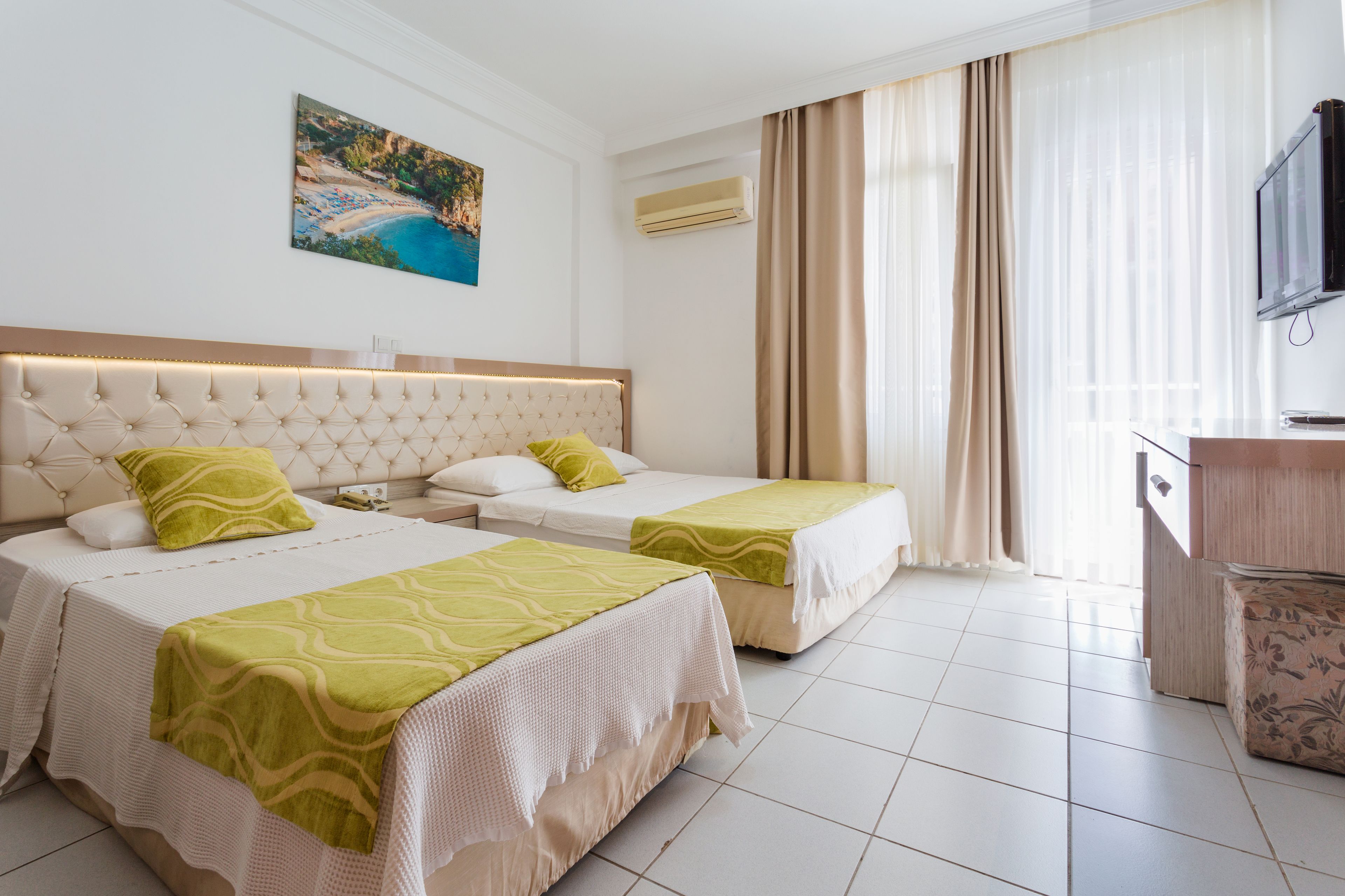 triple room | 1 bedroom, in-room safe, free wifi