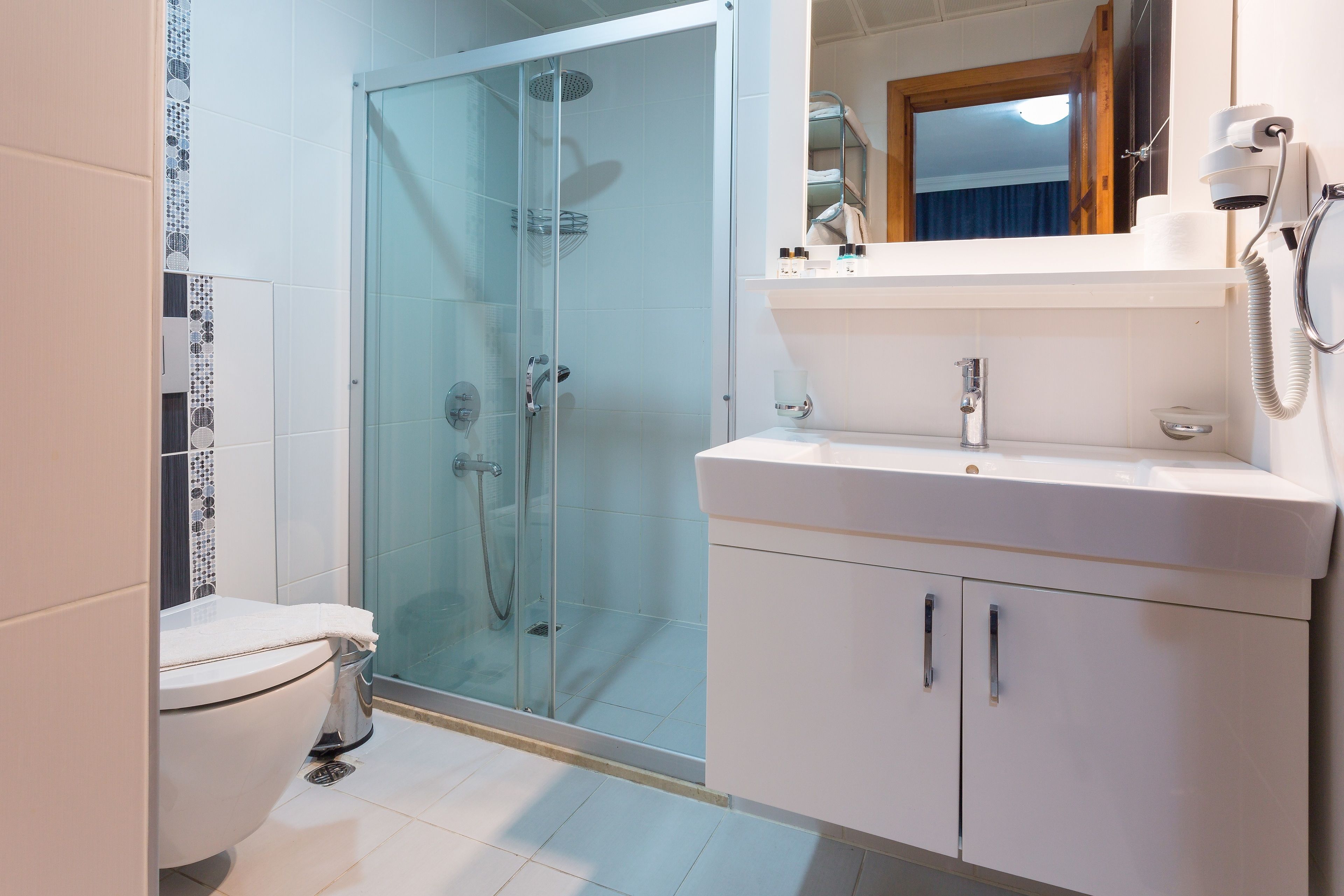 double or twin room | bathroom | shower, free toiletries, hair dryer