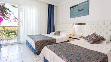 Triple Room | In-room safe, free WiFi