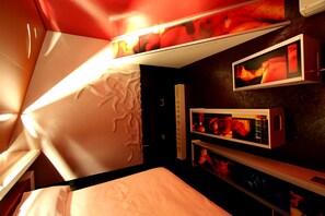 高级双人房 | 办公桌、免费 WiFi、床单