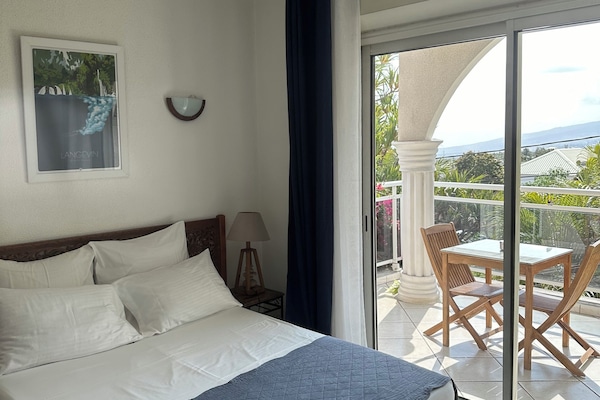 Superior Room, Garden View | Premium bedding, desk, iron/ironing board (on request), WiFi (free)