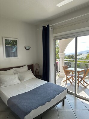 Superior Room, Garden View | Premium bedding, desk, iron/ironing board, free WiFi - Résidence Le Phoenix (Saint-Pierre)