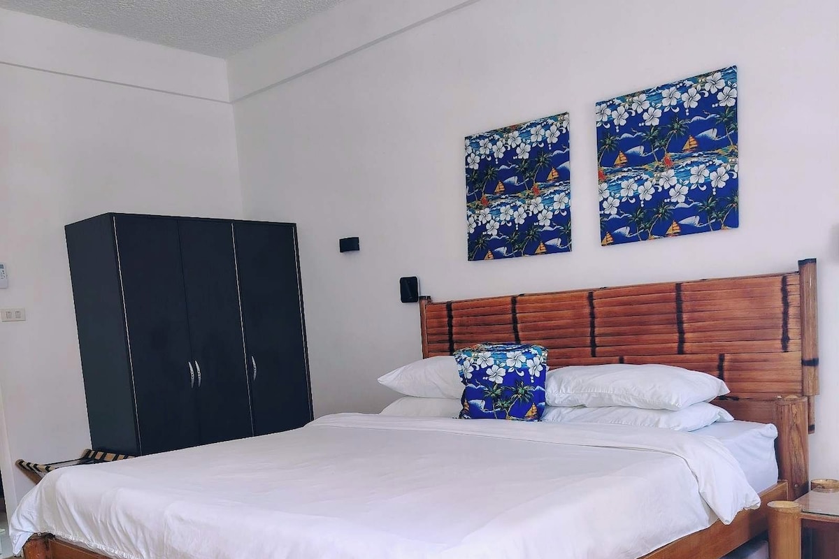 Super Deluxe | Premium bedding, minibar (some free items), in-room safe, WiFi (free)