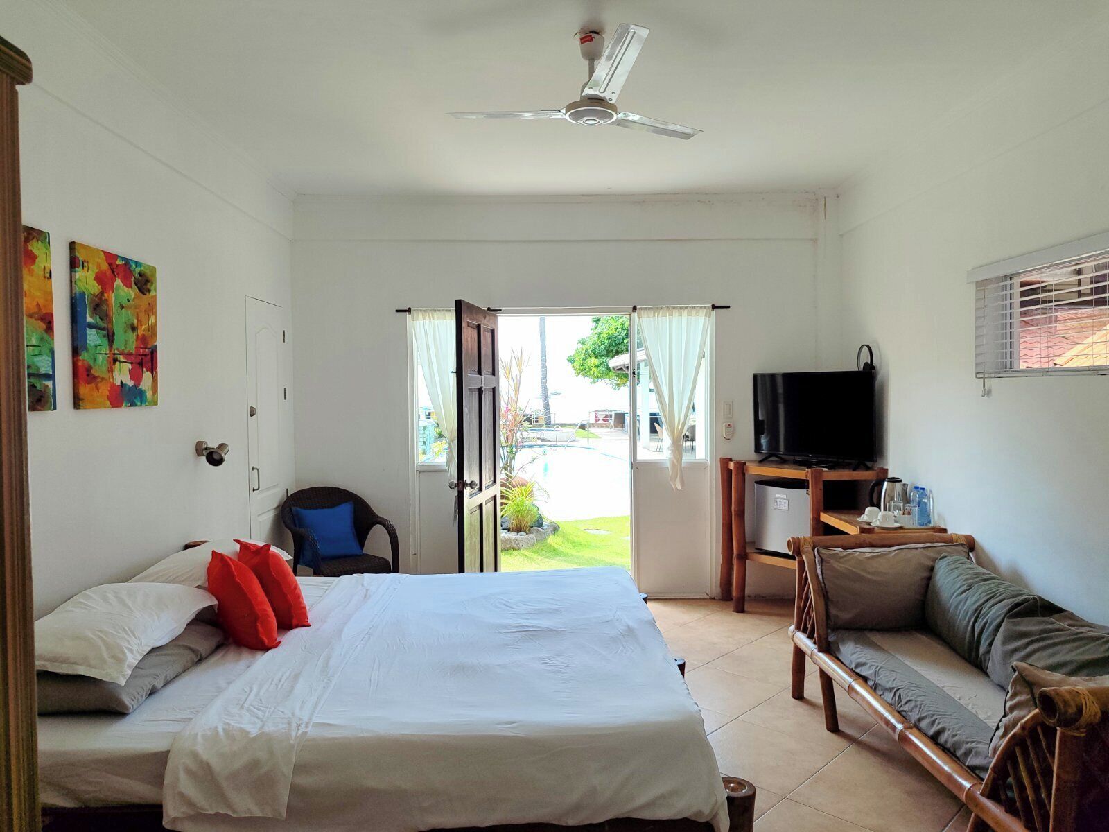 deluxe | 1 bedroom, premium bedding, free minibar items, in-room safe