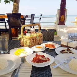 Daily cooked-to-order breakfast for a fee