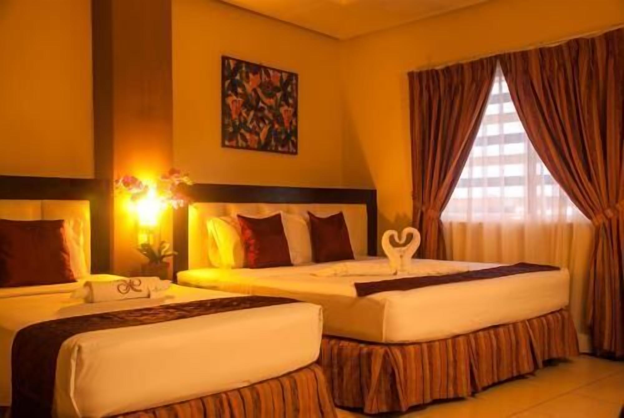 Desk, soundproofing, free WiFi, bed sheets