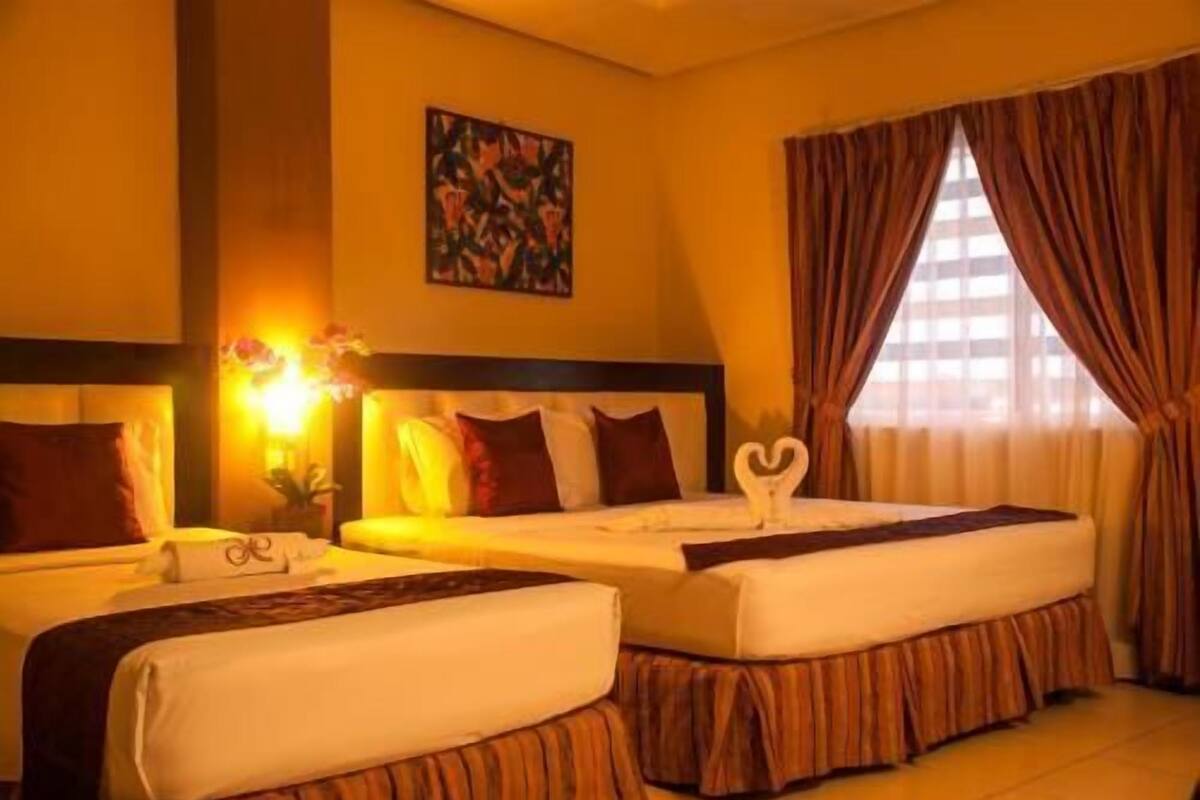 Desk, soundproofing, free WiFi, bed sheets