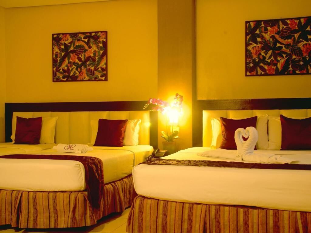 Desk, soundproofing, free WiFi, bed sheets