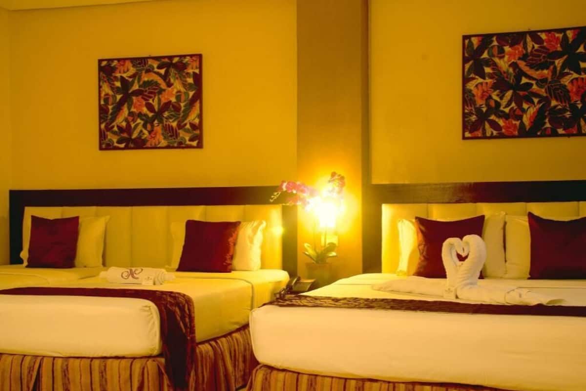 Desk, soundproofing, free WiFi, bed sheets