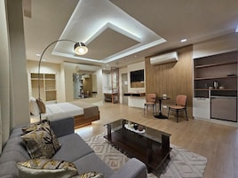 Studio Suite | Desk, soundproofing, WiFi (free), bed sheets