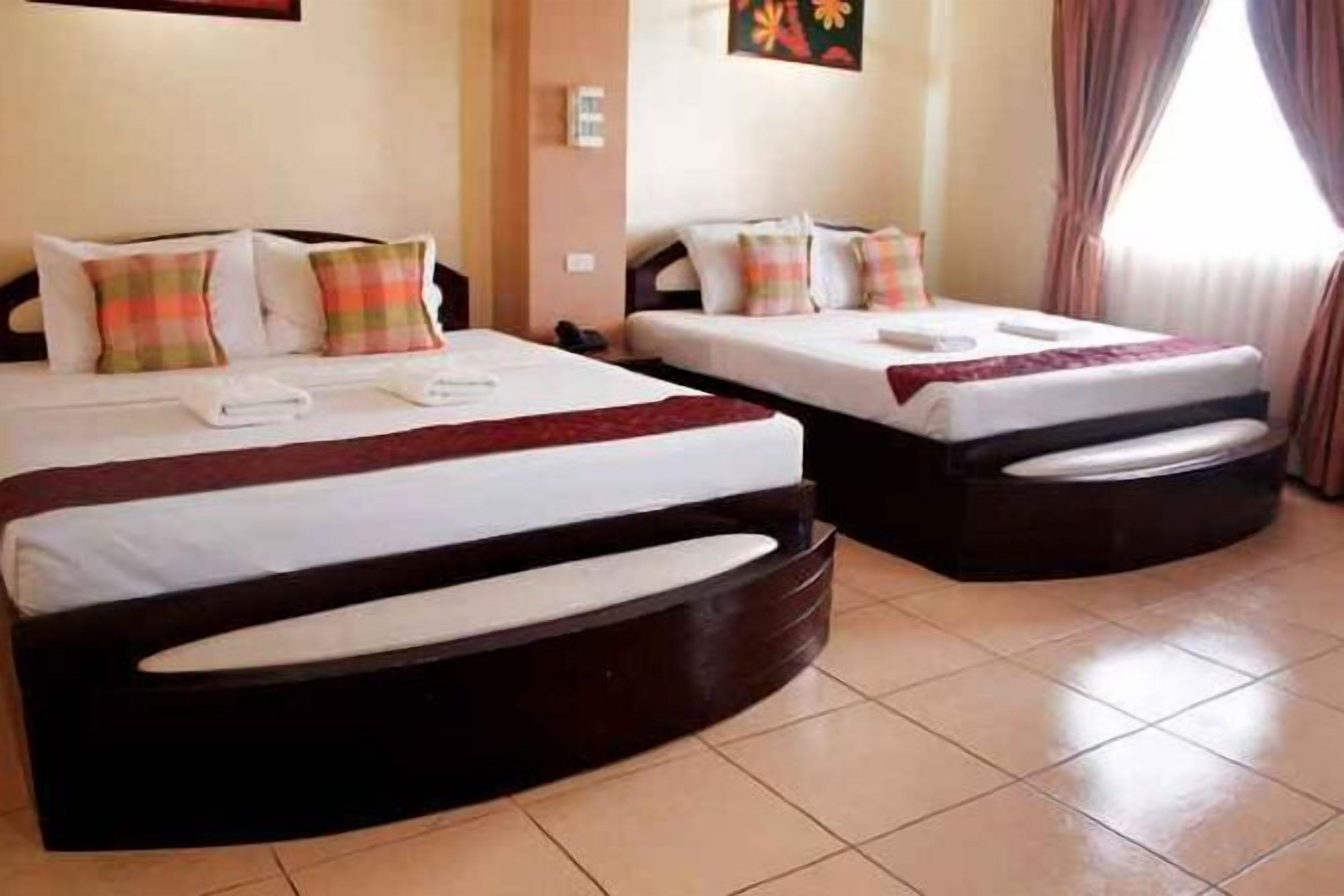 Een bureau, geluiddichte muren, gratis wifi, beddengoed