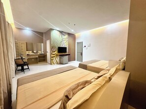 Family Quadruple Room | Desk, soundproofing, free WiFi, bed sheets - Hotel Nicanor (Dumaguete)