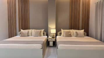 Family Quadruple Room | Desk, soundproofing, free WiFi, bed sheets