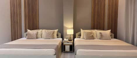 Family Quadruple Room | Desk, soundproofing, free WiFi, bed sheets