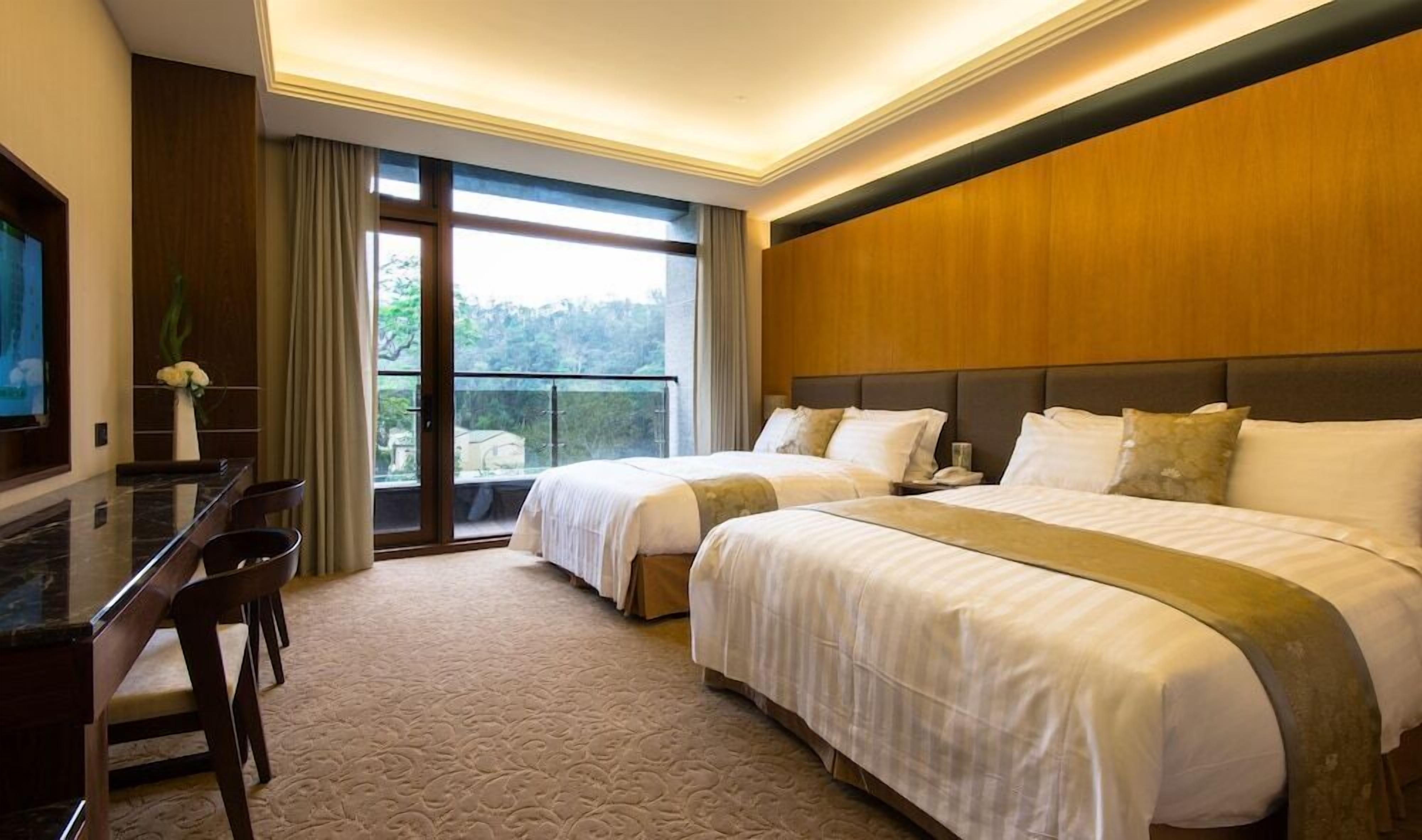 Luxe beddengoed, pillowtop-bedden, een minibar, een kluis op de kamer