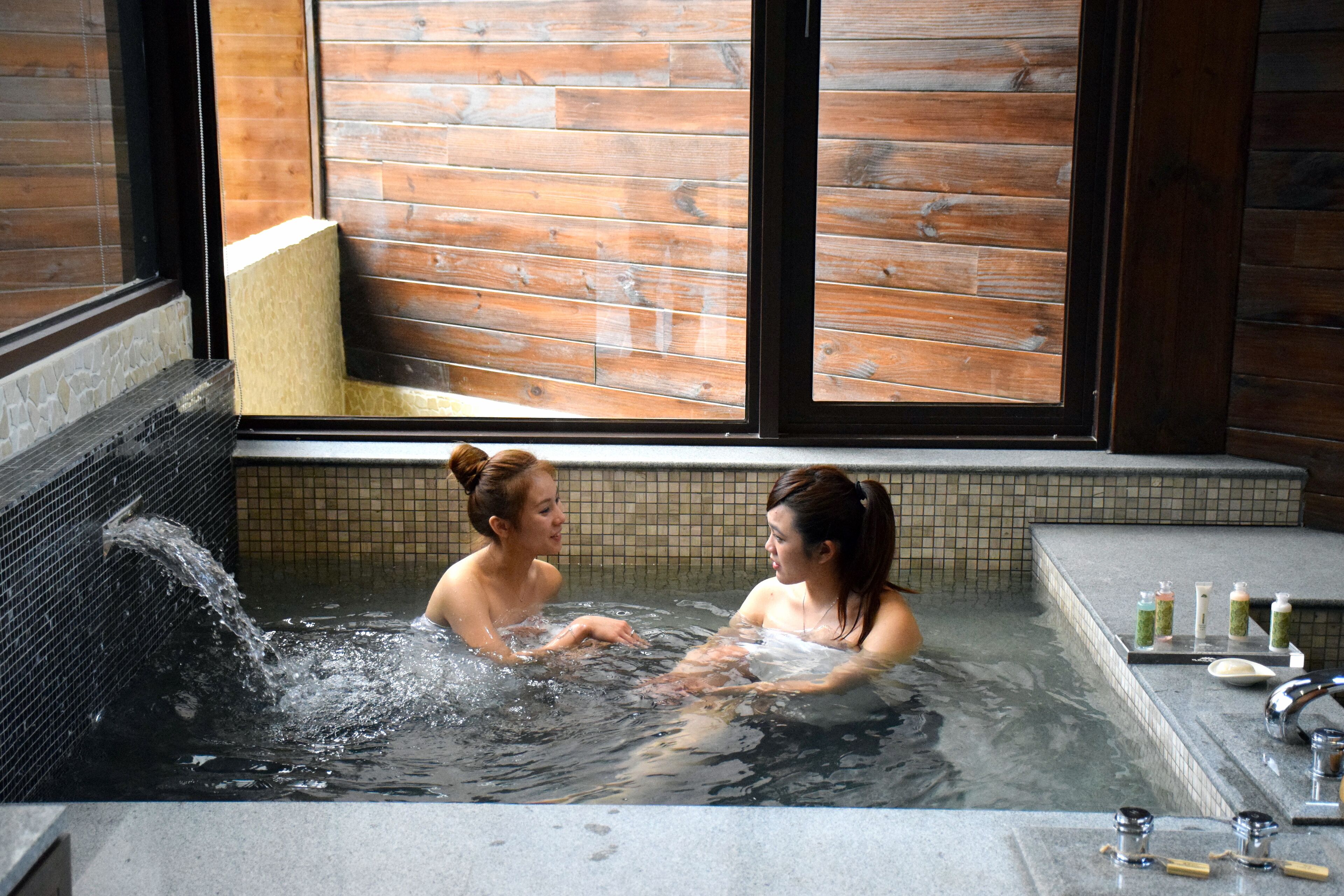 A spa area with a wooden wall and a tiled floor.