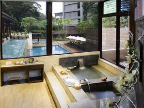 2hrs Private Onsen (please provide C/I time when placing order) | Bathroom | Separate tub and shower, spring water tub, rainfall showerhead - Sun Moon Lake Fuli Hot Spring Resort (Yuchi)