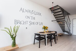 Loft (Plus) | Restauration dans la chambre