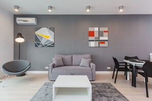 Loftsrom (Plus) | Oppholdsområde | Flatskjerm-TV