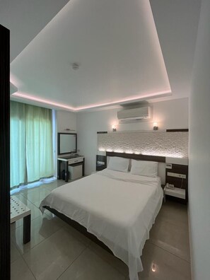 Double Room with Partial Sea View | In-room safe, iron/ironing board, free WiFi, bed sheets - Kas Maki Hotel (Kas)