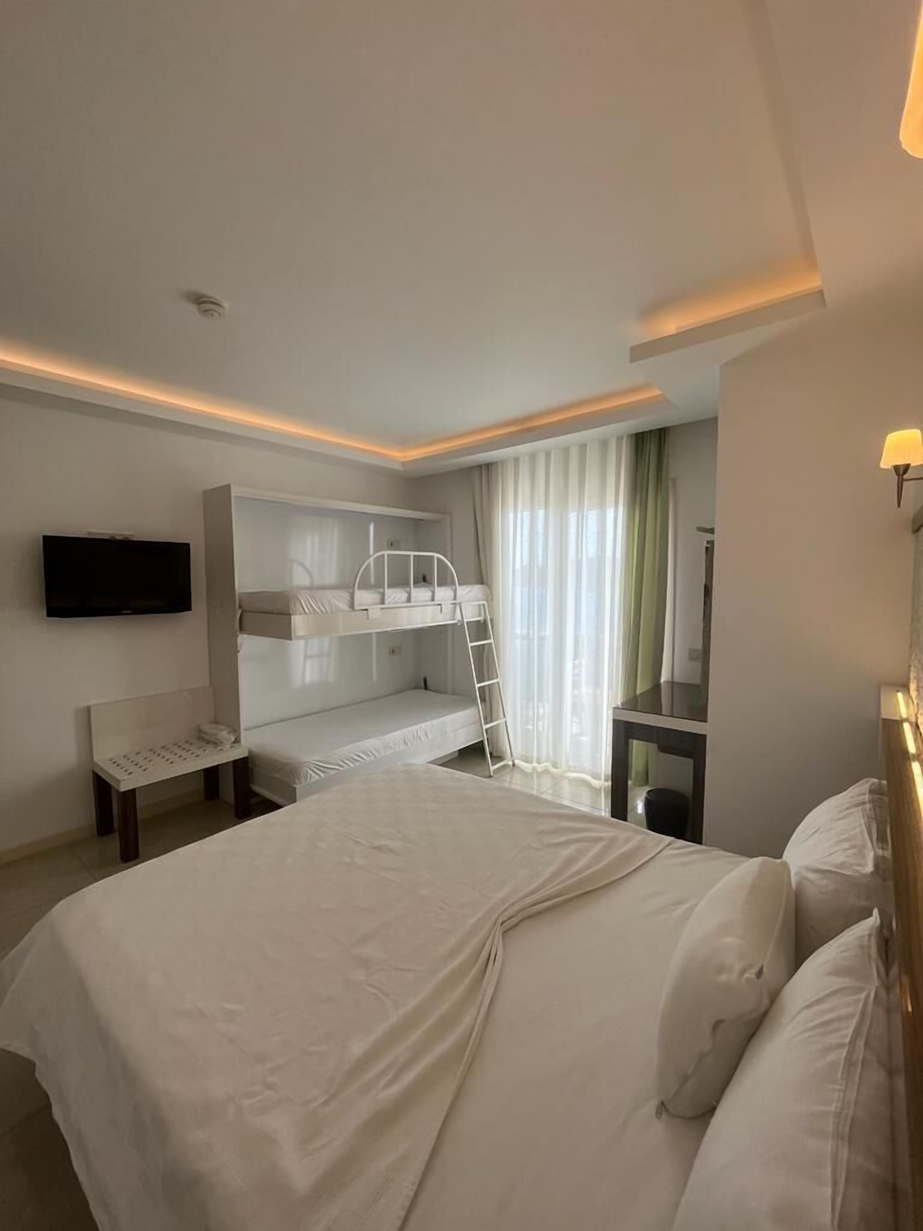 Family Room with Sea View | In-room safe, iron/ironing board, free WiFi, bed sheets