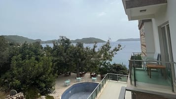 Family Room with Partially Sea View | 露台
