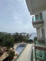 Family Room with Partially Sea View | Terrasse/Patio