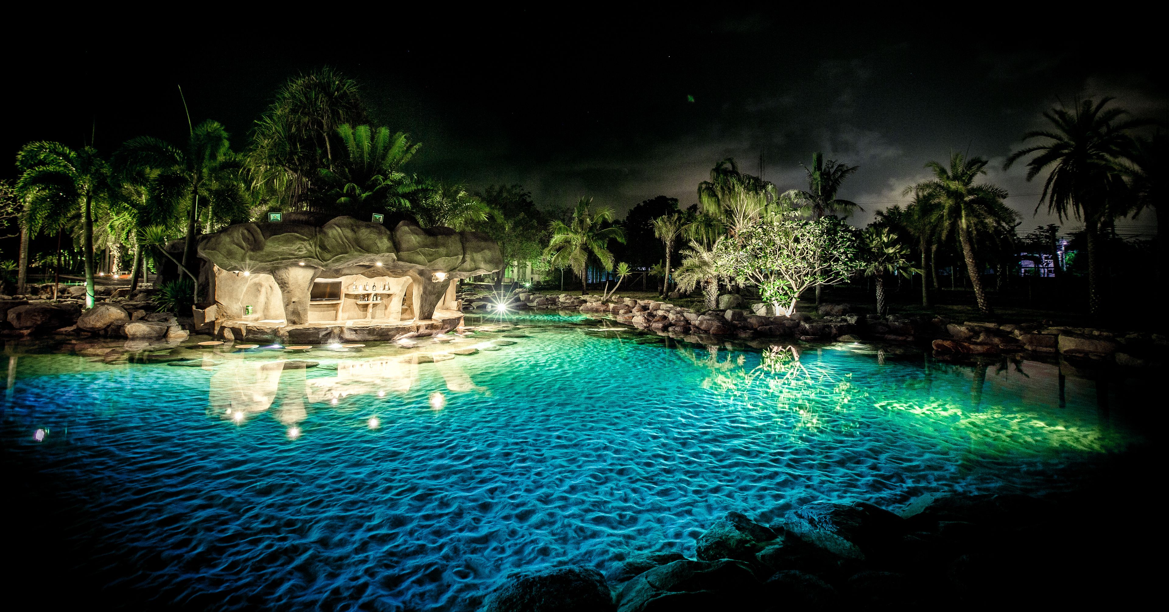 2 outdoor pools, a natural pool