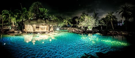 2 piscines extérieures, piscine naturelle