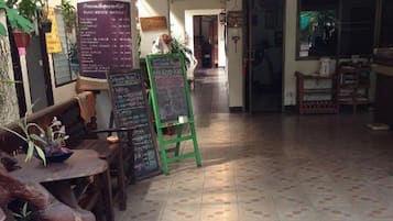 Coin salon dans le hall