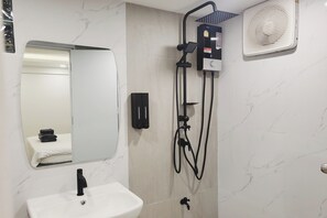 Suite Room | Bagno | Doccia, asciugacapelli, pantofole, bidet