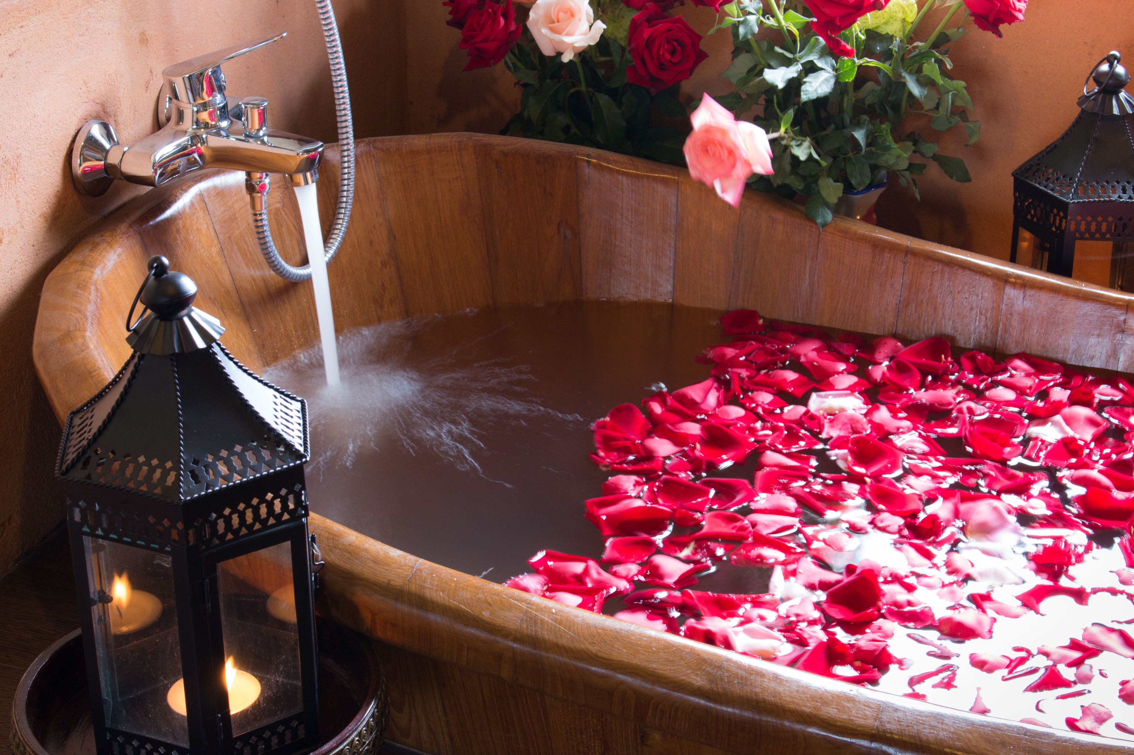 premier room, 1 double bed, bathtub, mountain view (mountain view - open air) | bathroom | free toiletries