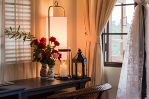 ห้องพรีเมียร์, เตียงใหญ่ 1 เตียง, อ่างอาบน้ำ, วิวภูเขา (Mountain View - Open Air) | สิ่งอำนวยความสะดวกในห้องพัก